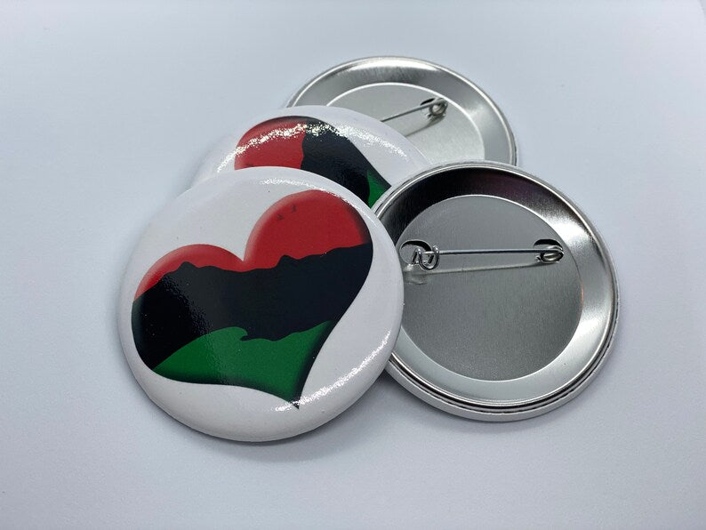 Portachiavi Con Badge Rotondo Da 55 Mm Con Scritta 'I Love An*l' - Anello In Metallo Rimovibile, Stampa Professionale. Accessorio Ironico E Originale.